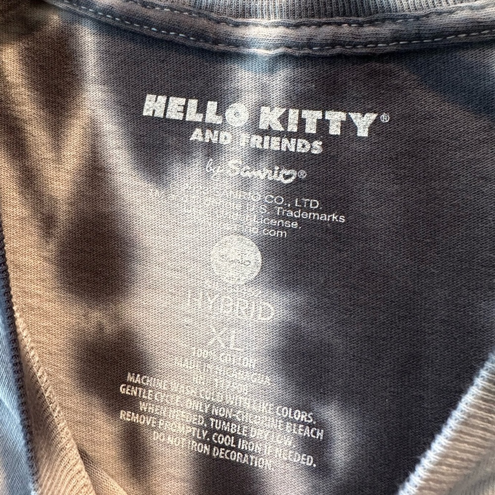 Hello Kitty Tee - Picture 4 of 6